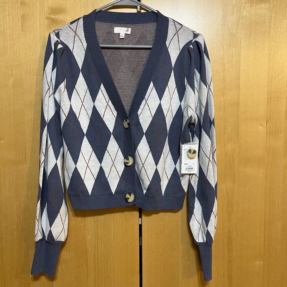 Cardigan 3 front buttons v-neck long sleeve blue/cream harlequin pattern NWT